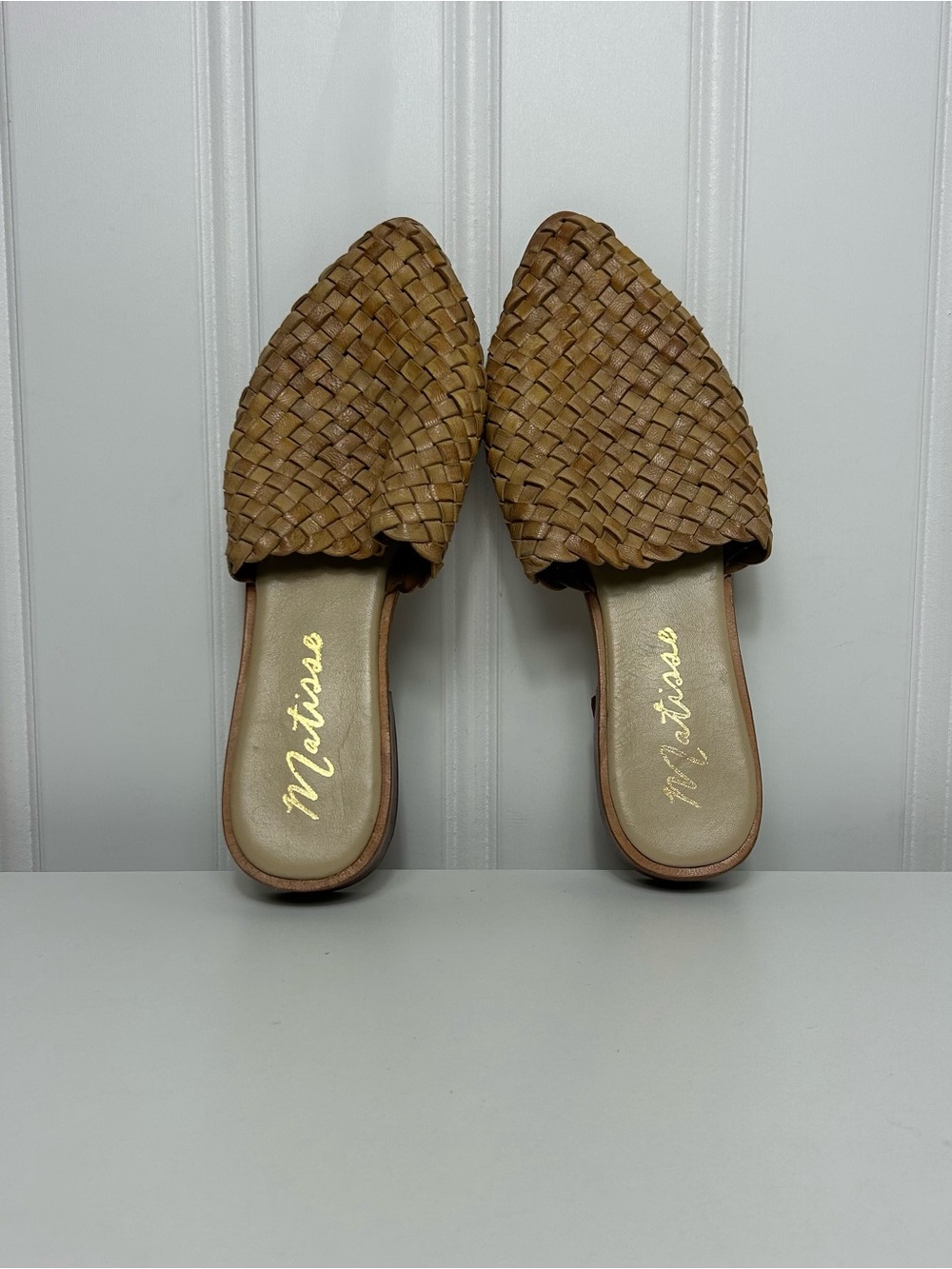 Matisse Woven Slip-On Mule Flats Beige tan leather pointed women’s 9 sandals